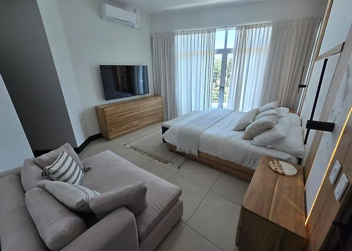 Luxury By The Beach!