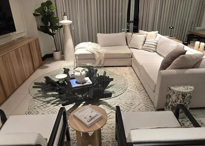 Luxury By The Beach!