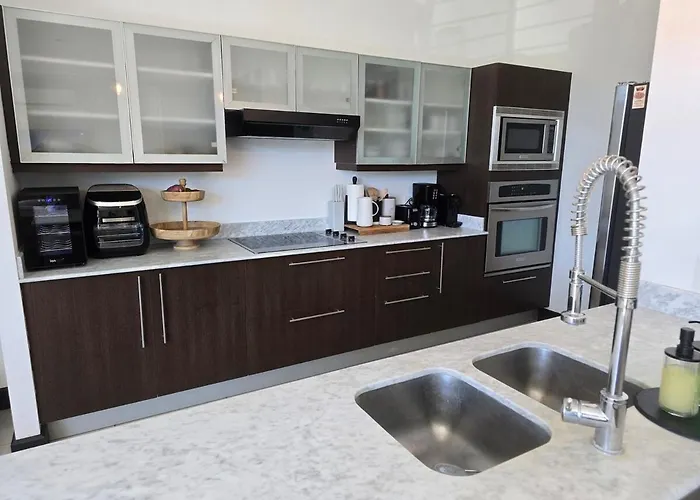 Luxury By The Beach!