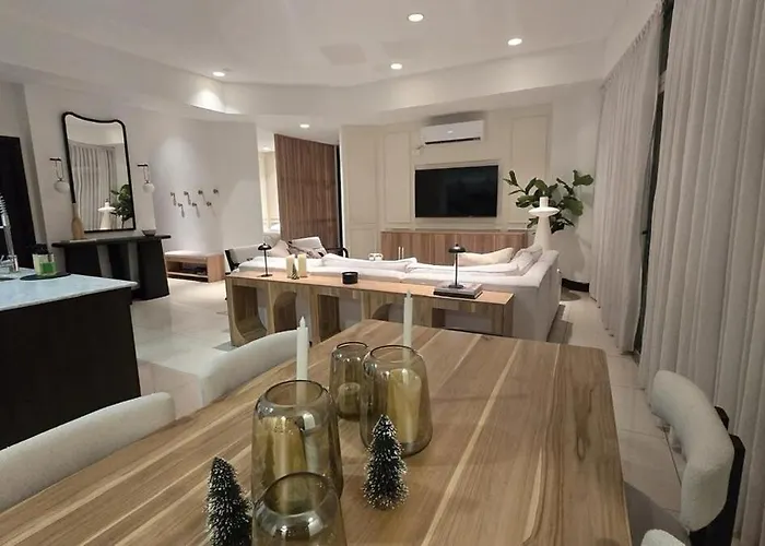 Luxury By The Beach! *